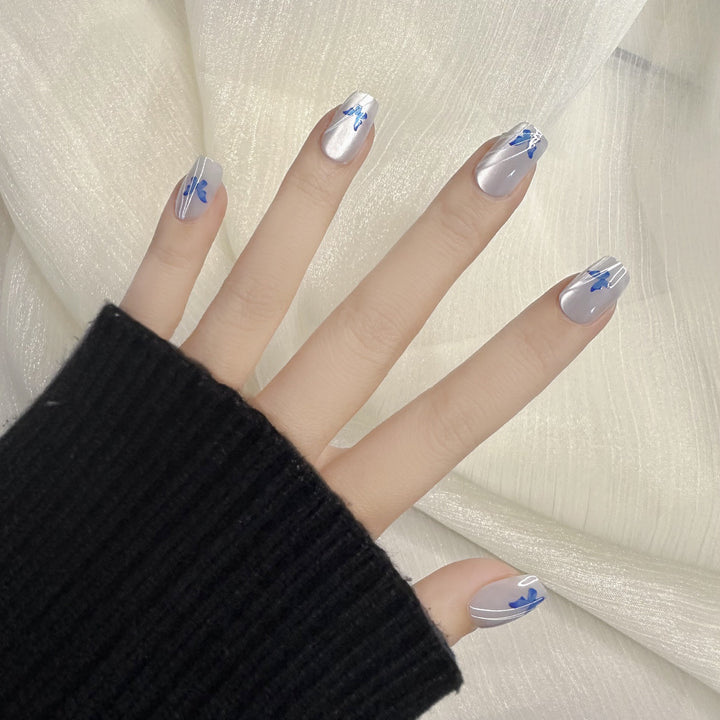 Elegant Press-On Nail Art Set with Floral Design