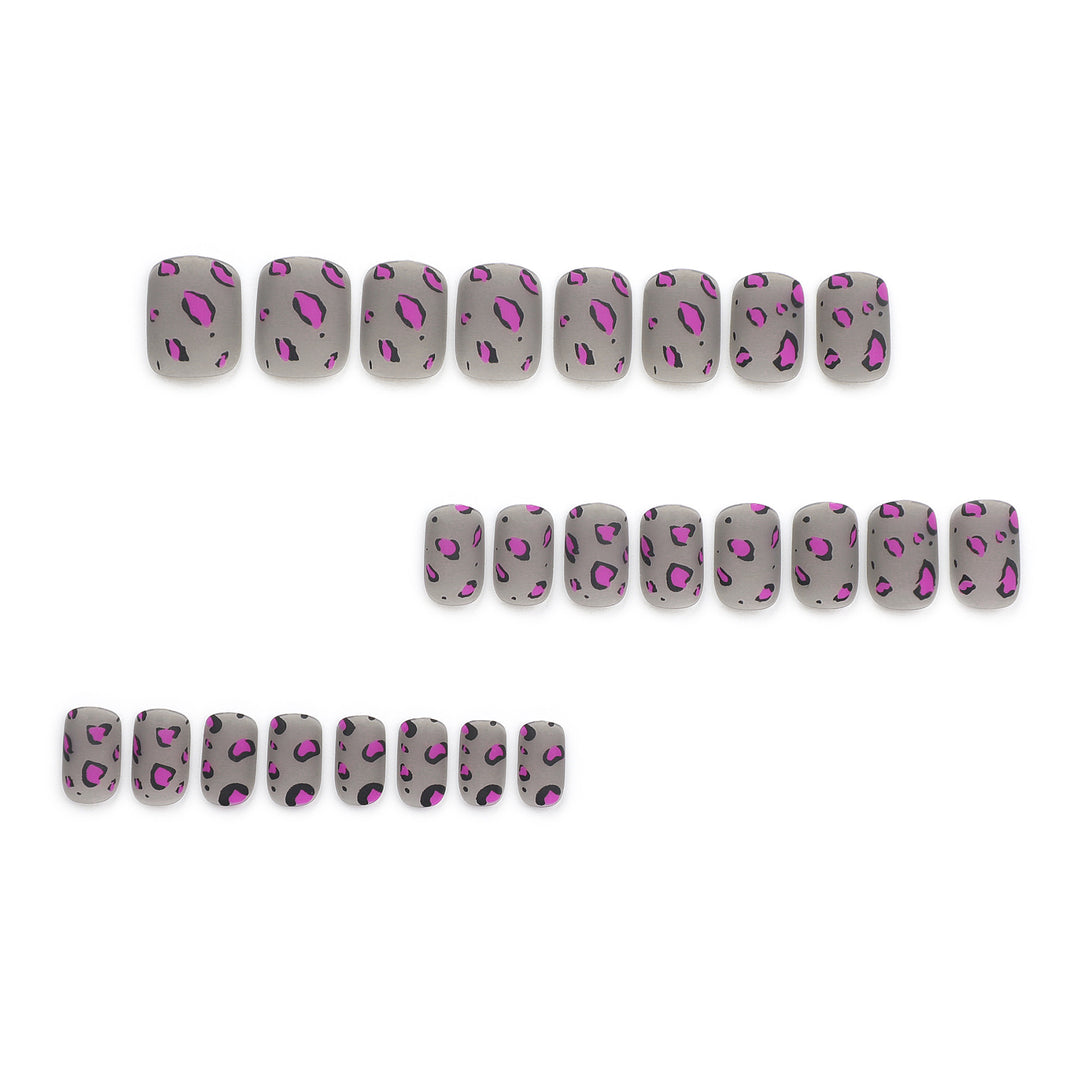 Artificial Nail Art with Leopard Pattern Stornfield