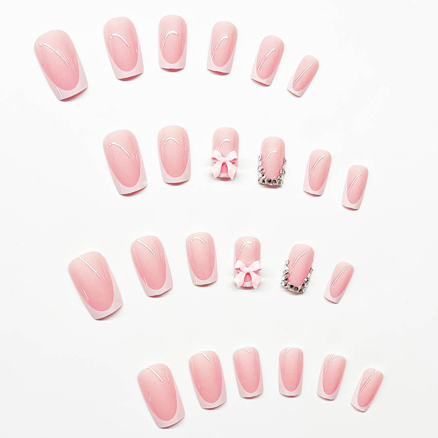 Artificial nail set with elegant details and 3D decorations Stornfield