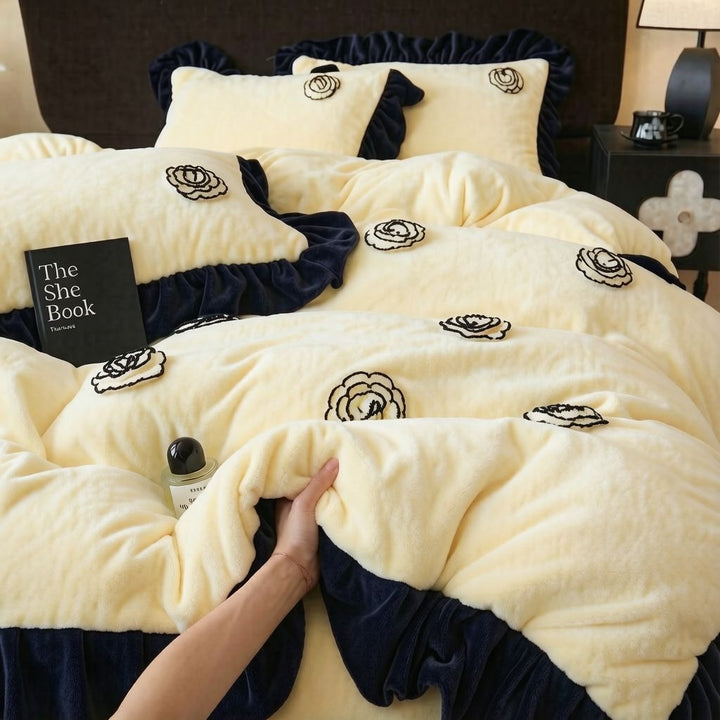 Elegant Floral Motif Plush Blanket