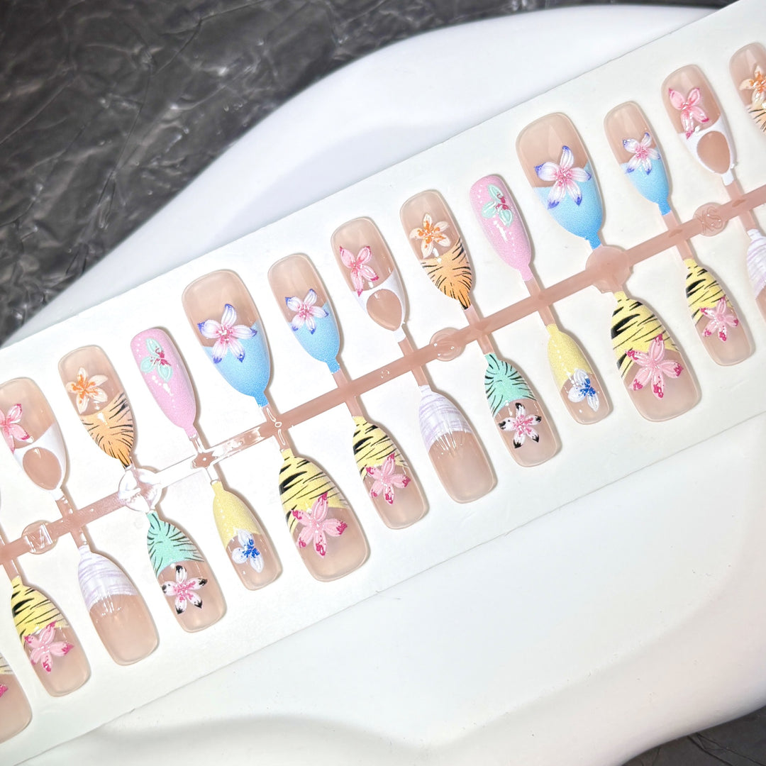 Decorative Floral-Themed Press-On Nail Art Set