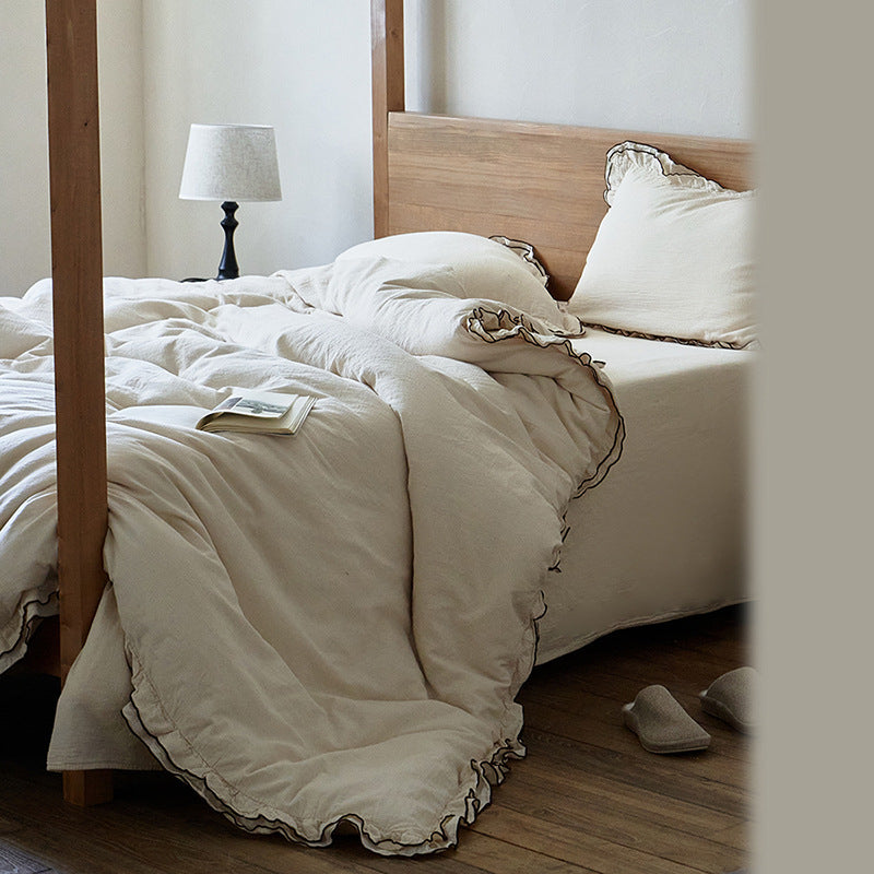 Breathable bedding set made of washed linen-cotton mix with edge ruffle