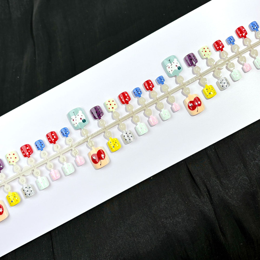 Decorative Nail Art Press-On Set 1790745418