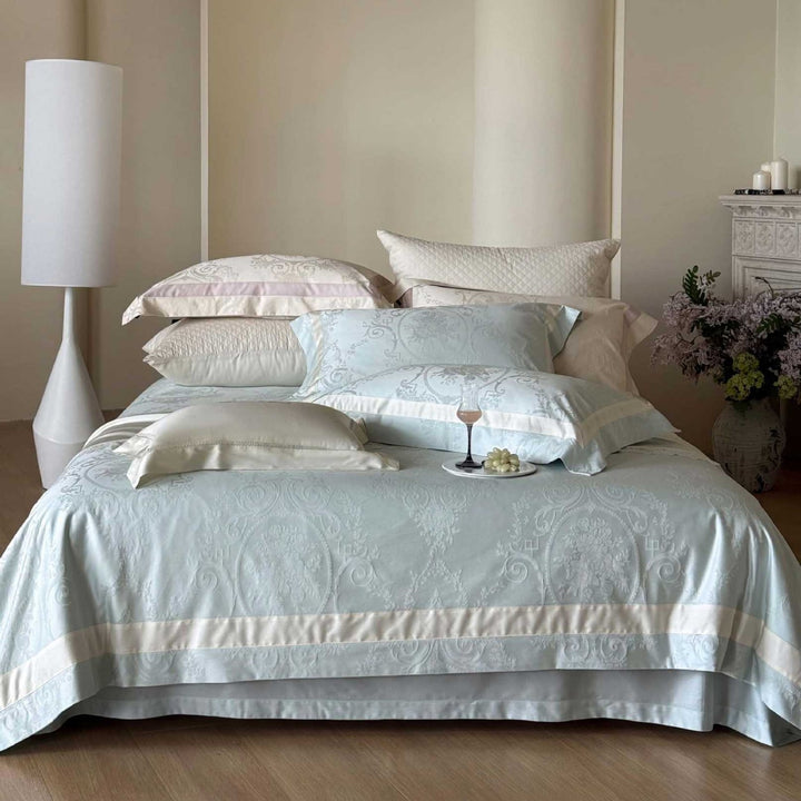 Luxurious jacquard bedding set with damask pattern and satin border