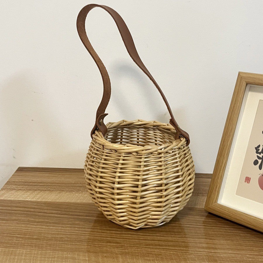 Ladies basket bag with tasteful leather handle Stornfield