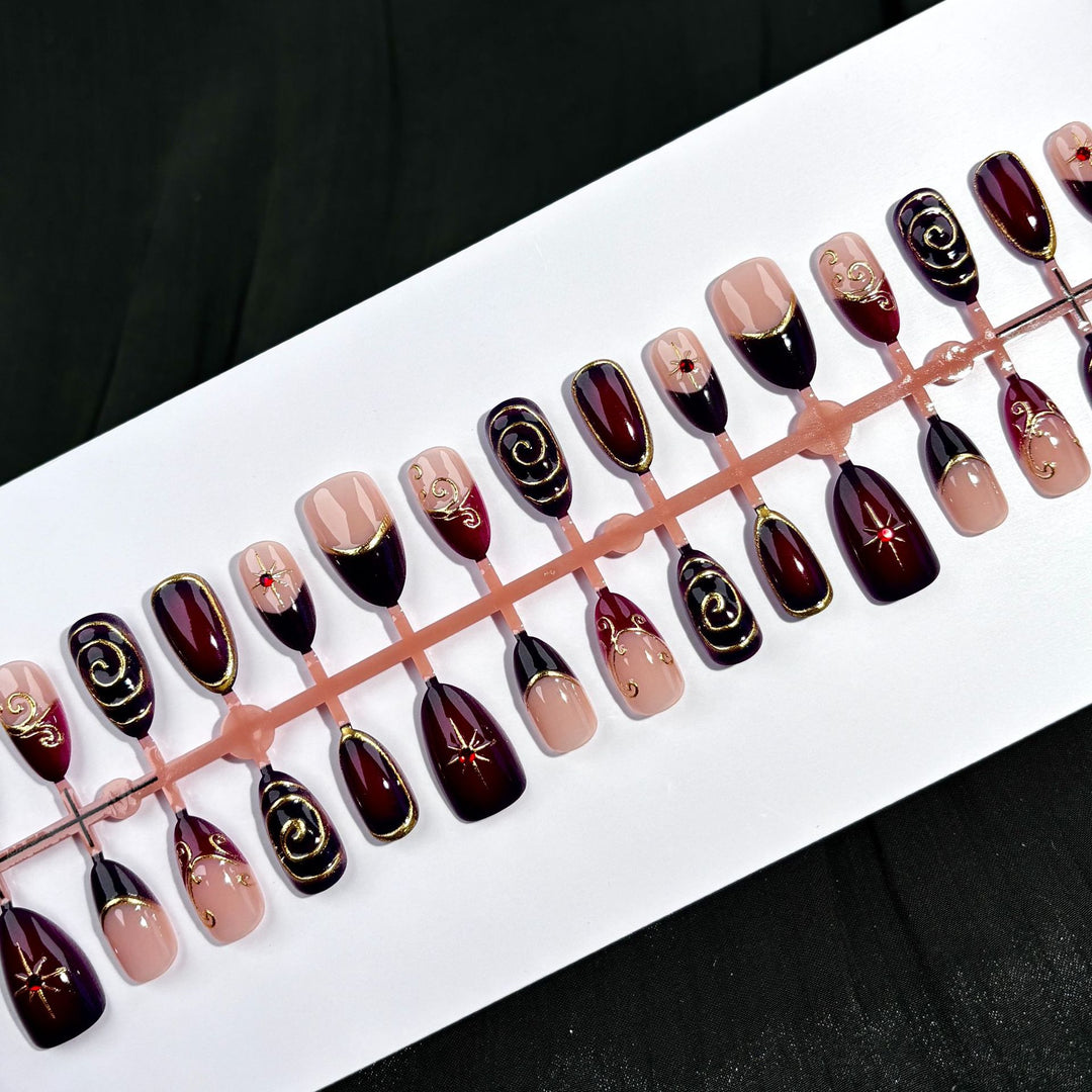 Artistic Press-On Nail Set with Vintage Design