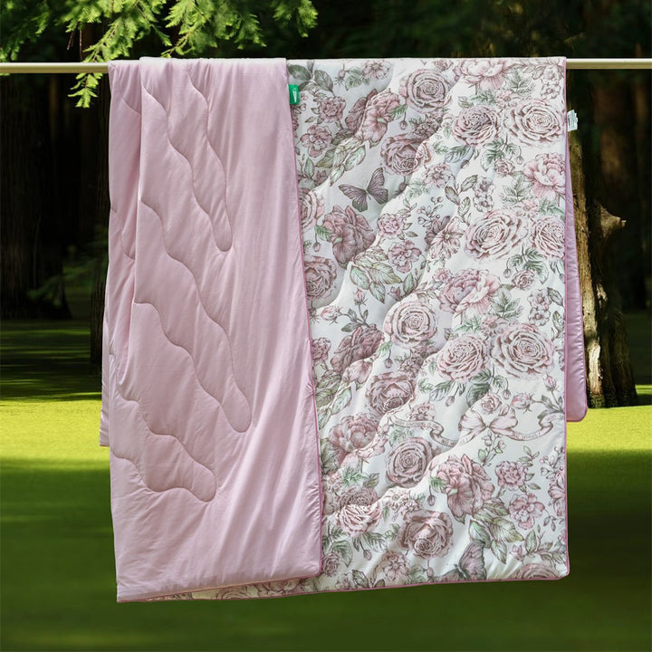 Reversible quilted bedspread and bed cover with floral jacquard pattern and lightweight all-season filling
