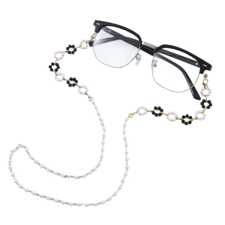 Elegant Beaded Eyewear Chain Stornfield