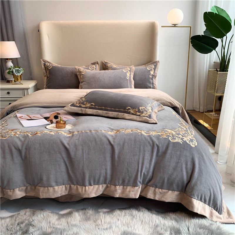 Elegant bed set made of cotton satin with baroque embroidery border and reversible blanket