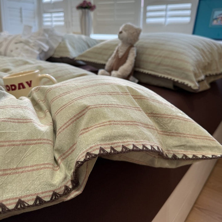 Lightweight Checkered Bedding Set