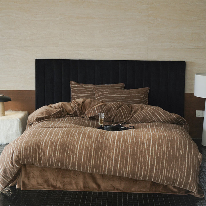 Reversible microfibre fleece bedding set with subtle stripe structure and extra soft cuddle surface