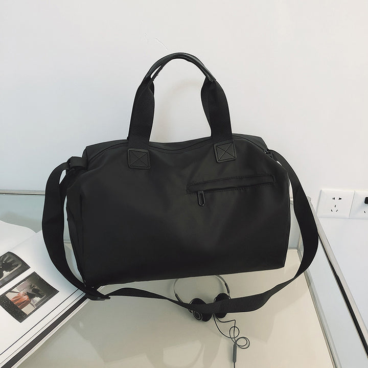 Sporty travel bag with robust and water-repellent material Stornfield