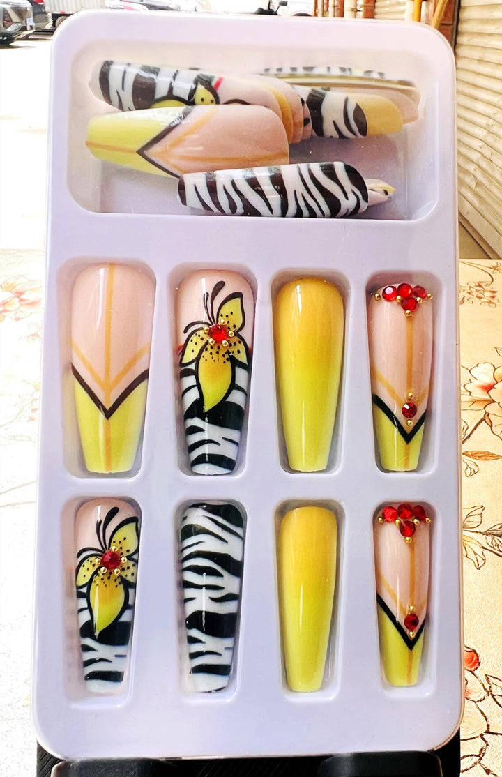 Creative press-on nails with flower and animal designs Stornfield