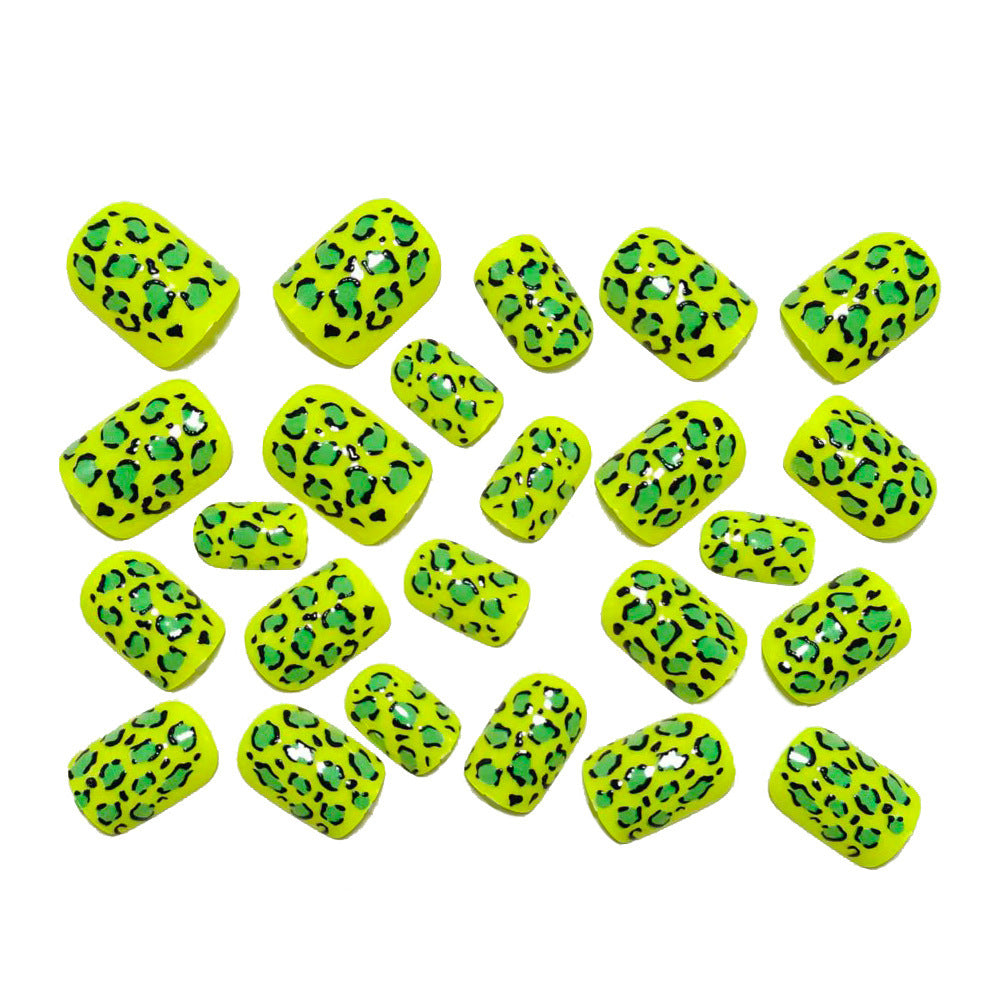 Artificial nails with modern leopard print Stornfield