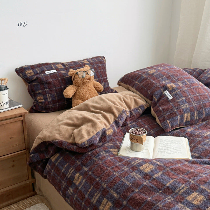 Cozy Plaid Fleece Blanket Set