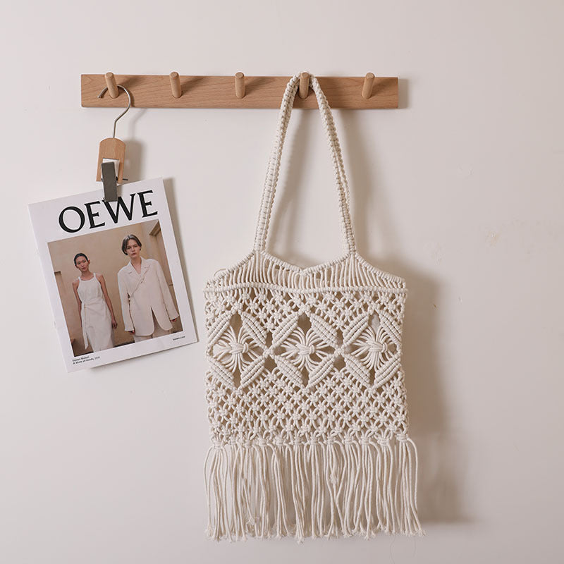 Hand-knotted macrame bag with fringes Stornfield