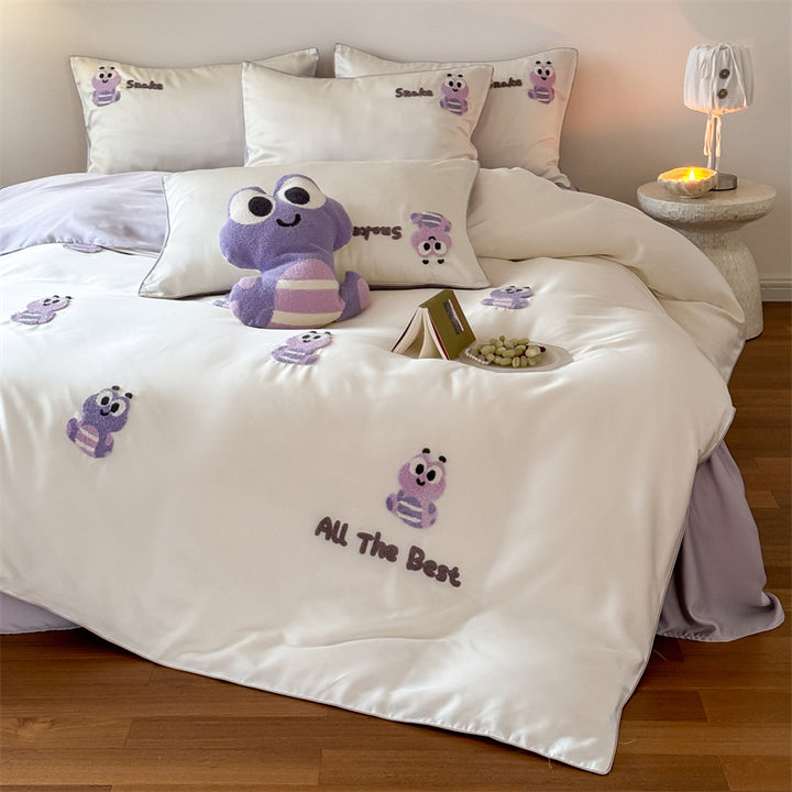 luxurious cotton satin bedding set with embroidered teddy bear appliqués