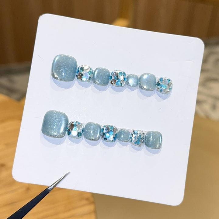Glamorous artificial nails in the cool glitter design Stornfield
