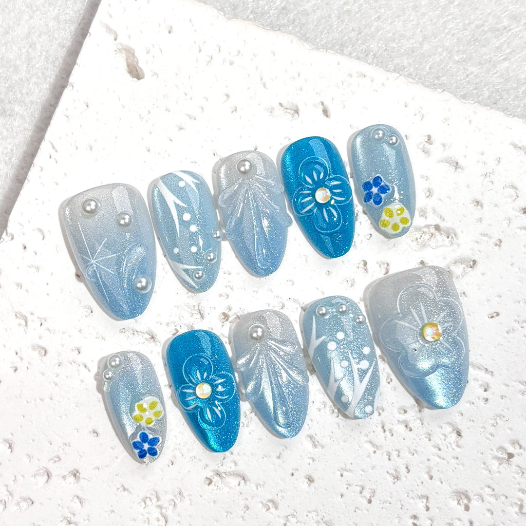 Vibrant Floral Design Press-On Nail Set