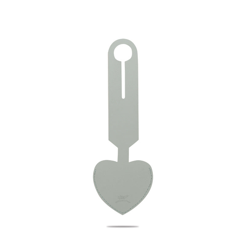 heart-shaped leather luggage tag with adjustable loop Stornfield