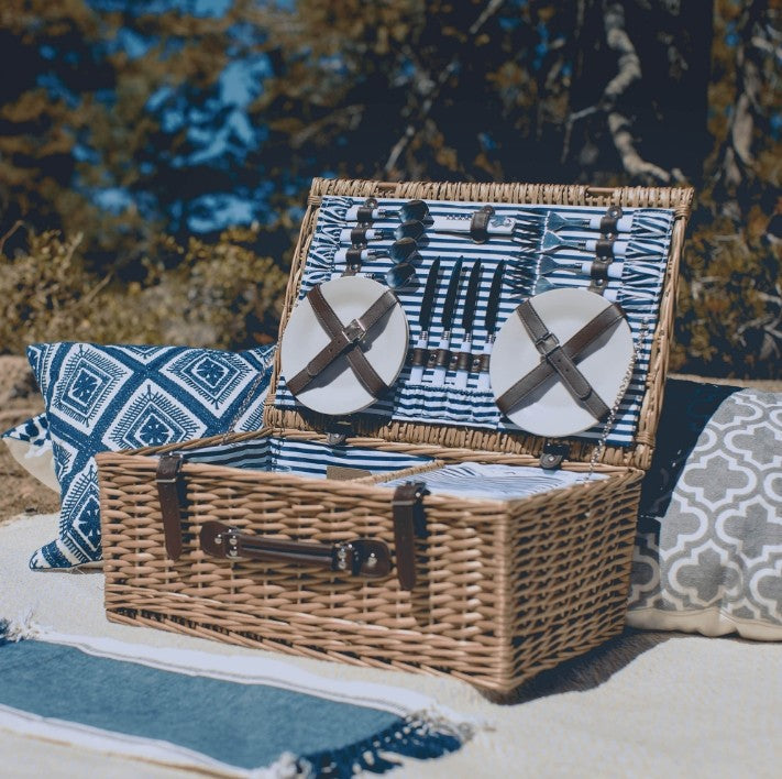 Women's picnic basket with integrated crockery set and space-saving design Stornfield
