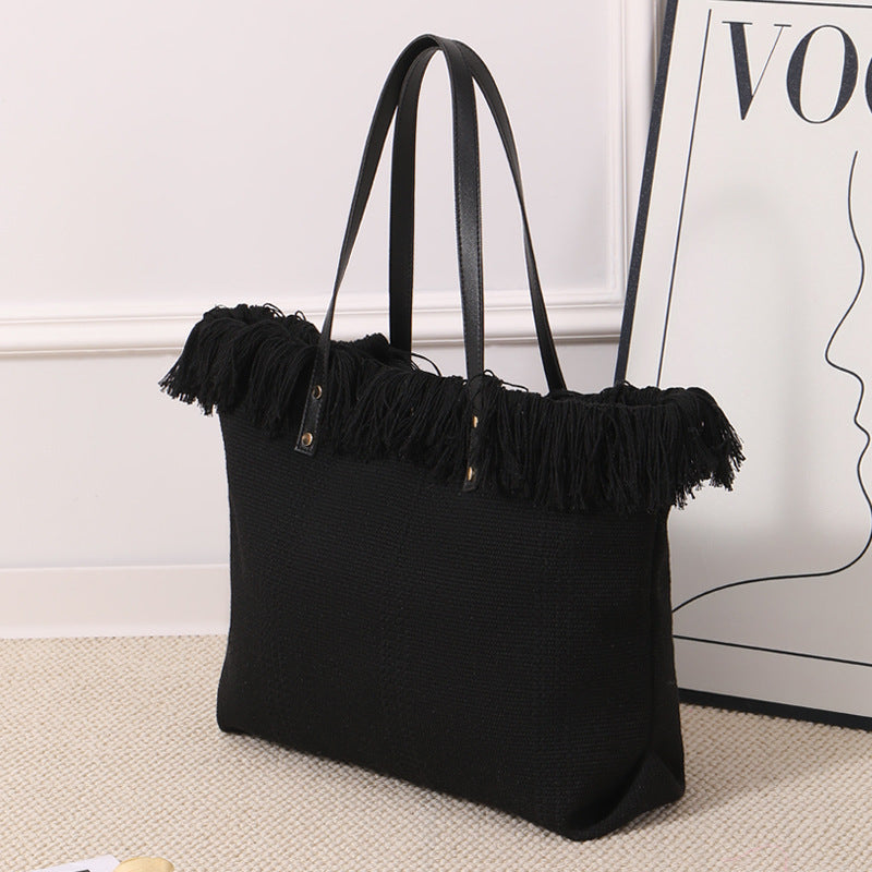 Beach bag with eye-catching fringe edge Stornfield