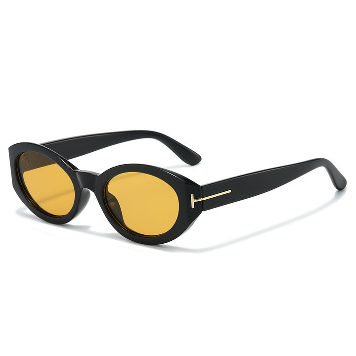 Chic Cat-Eye Sunglasses with Retro Tortoiseshell Frame Stornfield