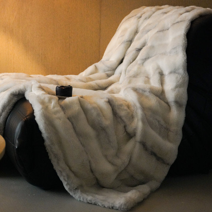 Cuddle faux fur throw blanket extra soft, quilted and insulating