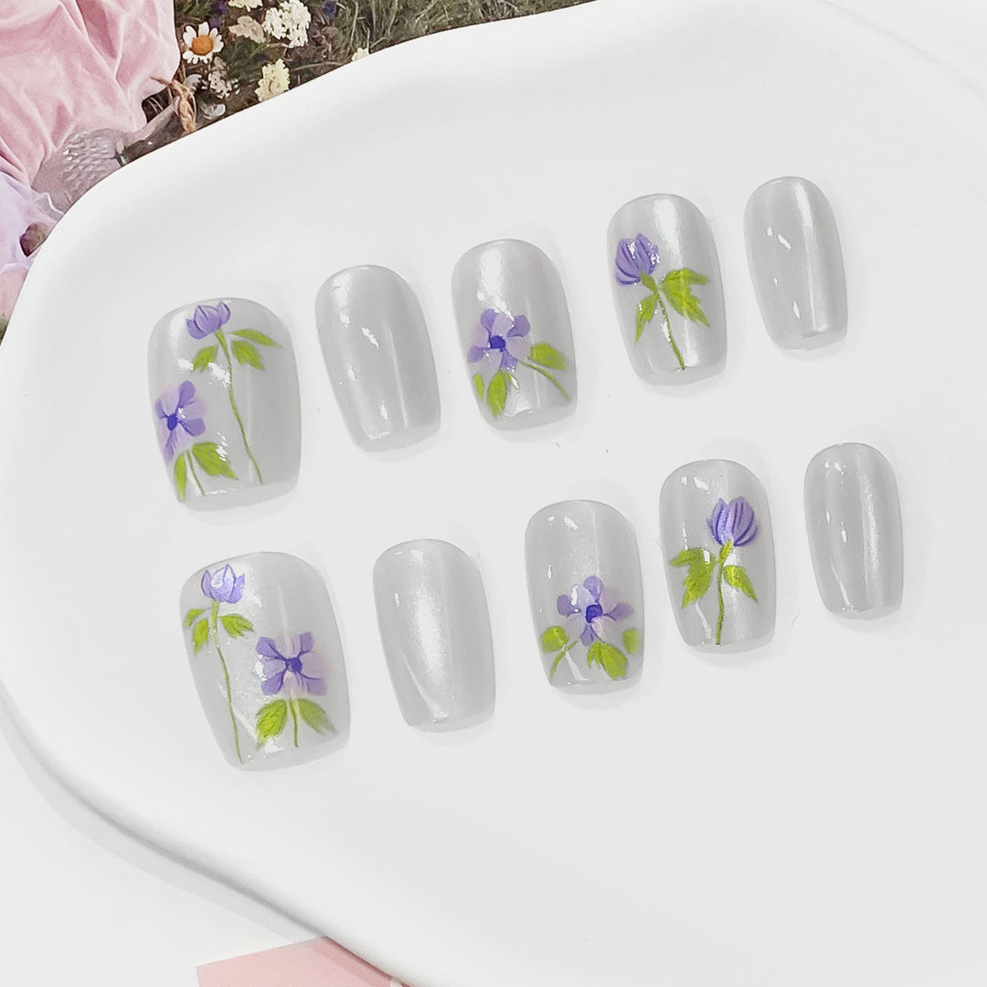 Artistic fingernails with floral accents Stornfield