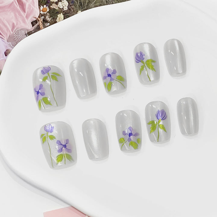 Artistic fingernails with floral accents Stornfield