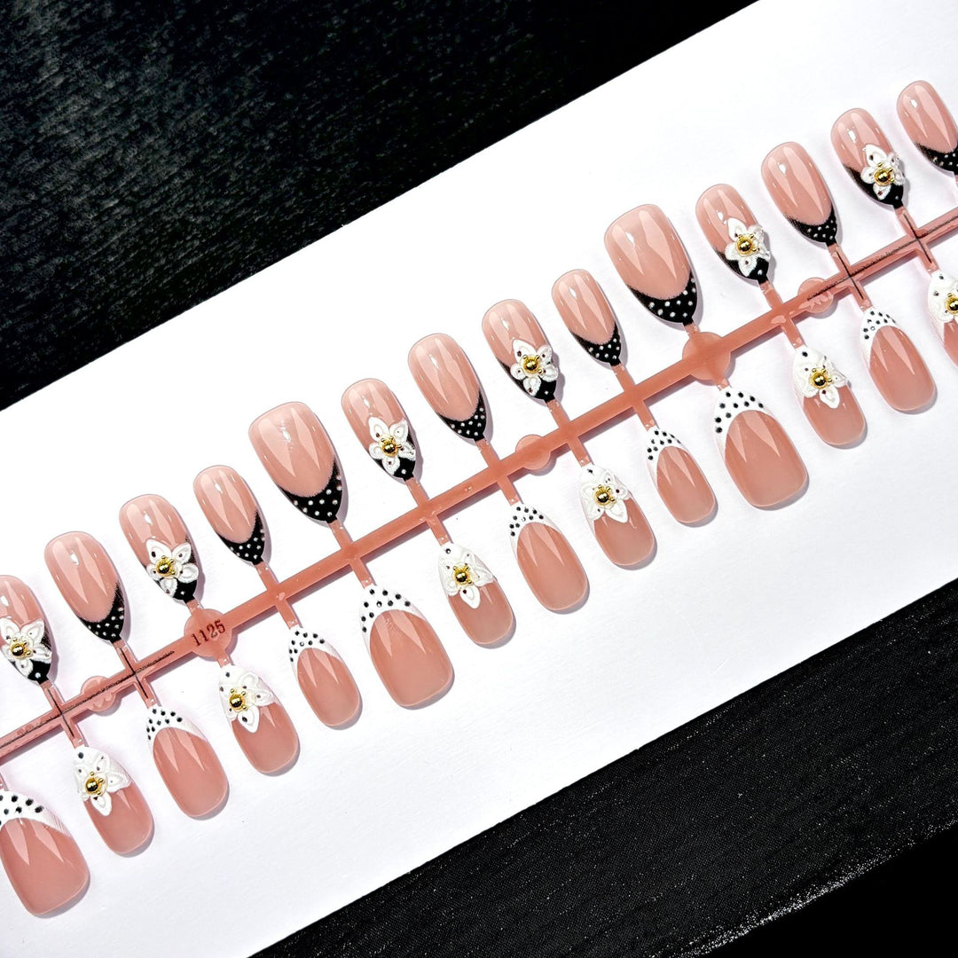 Elegant Themed Press-On Nail Collection