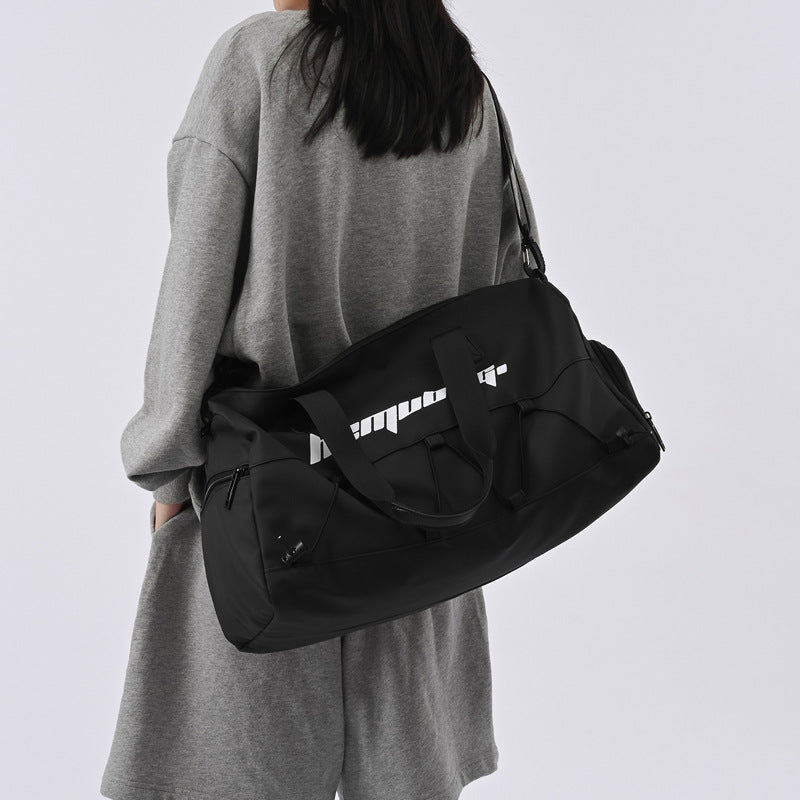 Sporty Travel Bag with Expandable Compartment Design Stornfield
