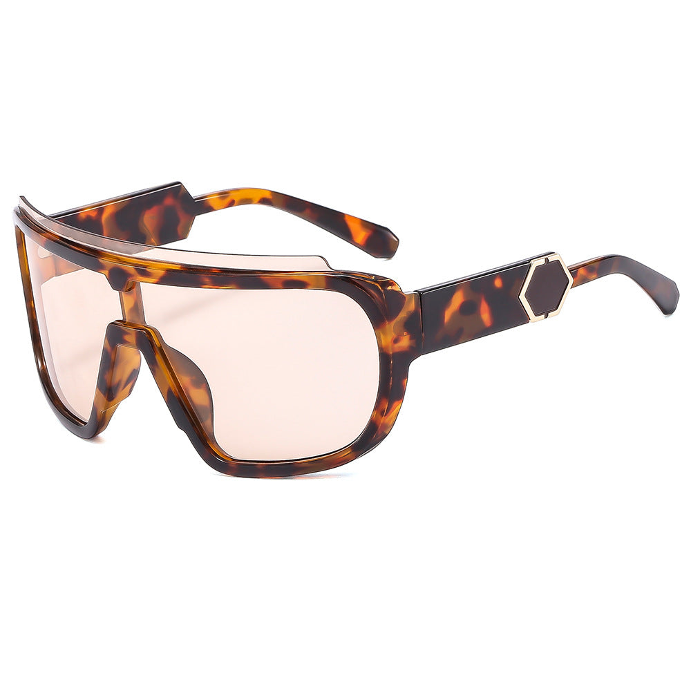 Women's sporty sunglasses with futuristic design and wide front Stornfield