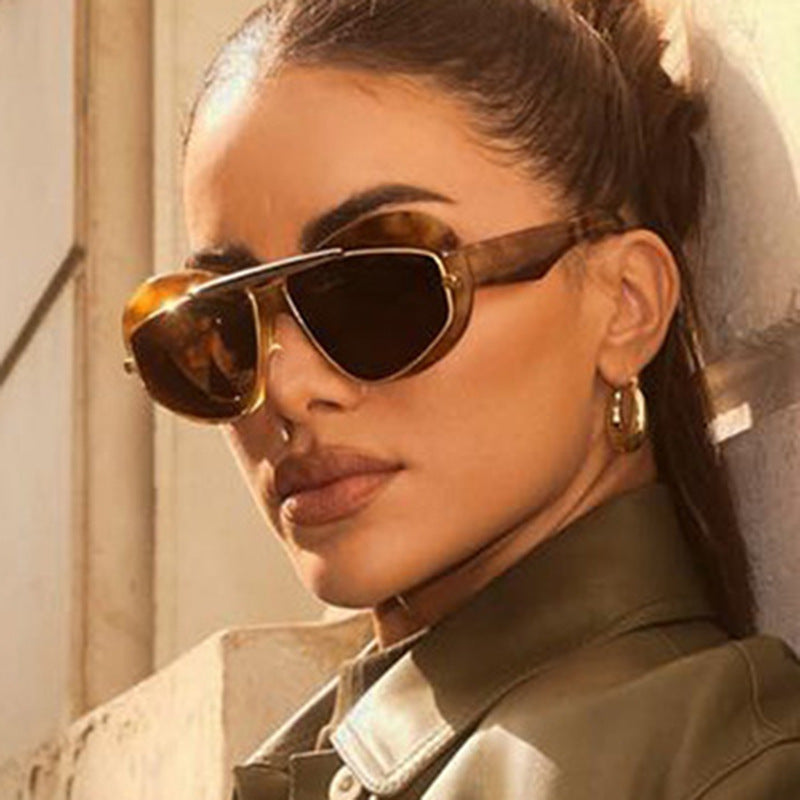 Women futuristic sunglasses with elegant frame Stornfield