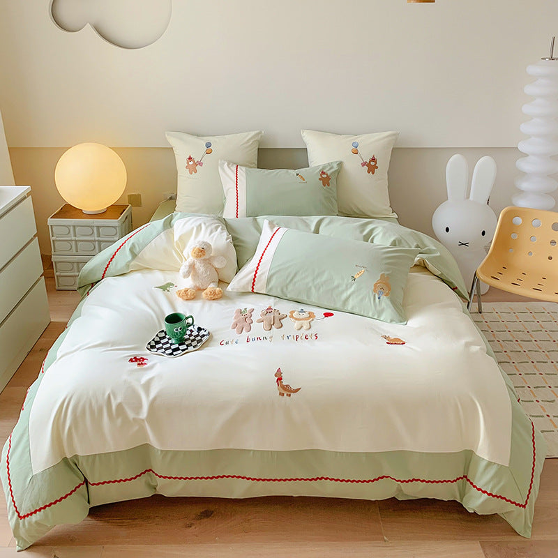 Children's bedding set with embroidered bunny appliqués and cotton satin