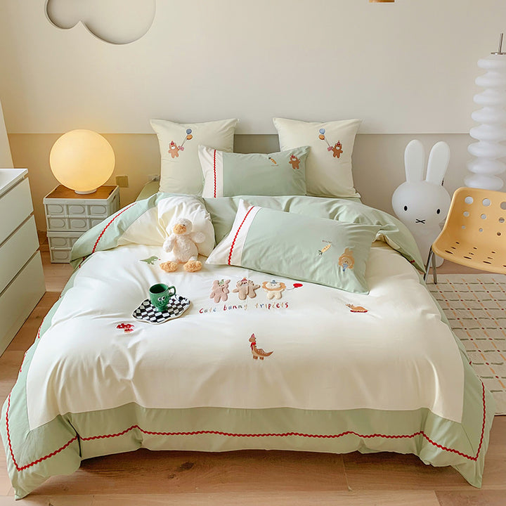 Children's bedding set with embroidered bunny appliqués and cotton satin