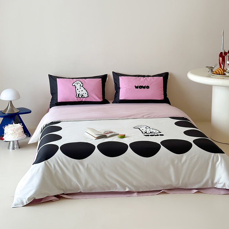 Bedding set made of high-quality cotton satin with decorative border and reversible function