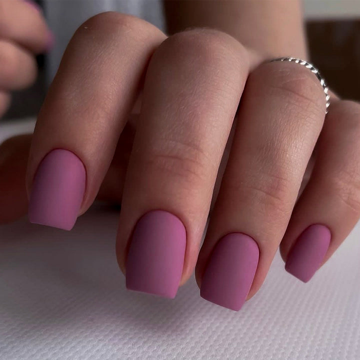Artificial nail art with matte finish Stornfield