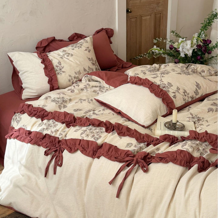 Bedding set made of cotton-linen mix with ruffles, ties and botanical print