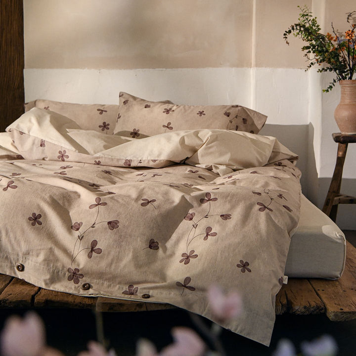Luxurious bedding set made of cotton satin with floral watercolor pattern reversible duvet cover with button closure and pillowcases