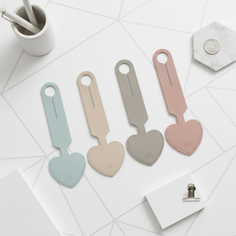 heart-shaped leather luggage tag with adjustable loop Stornfield