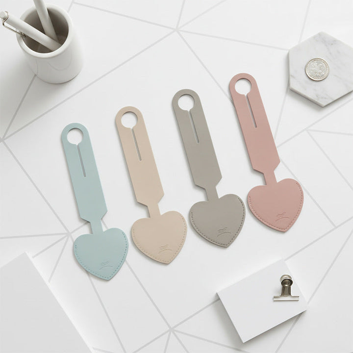 heart-shaped leather luggage tag with adjustable loop Stornfield