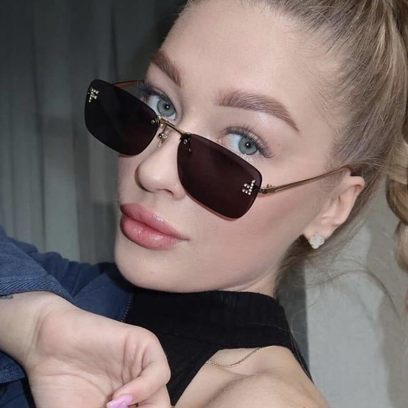 Ladies square sunglasses with elegant golden frame and stylish lenses Stornfield