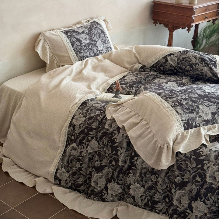 Romantic bedding set made of linen-cotton blend with ruffle and floral jacquard