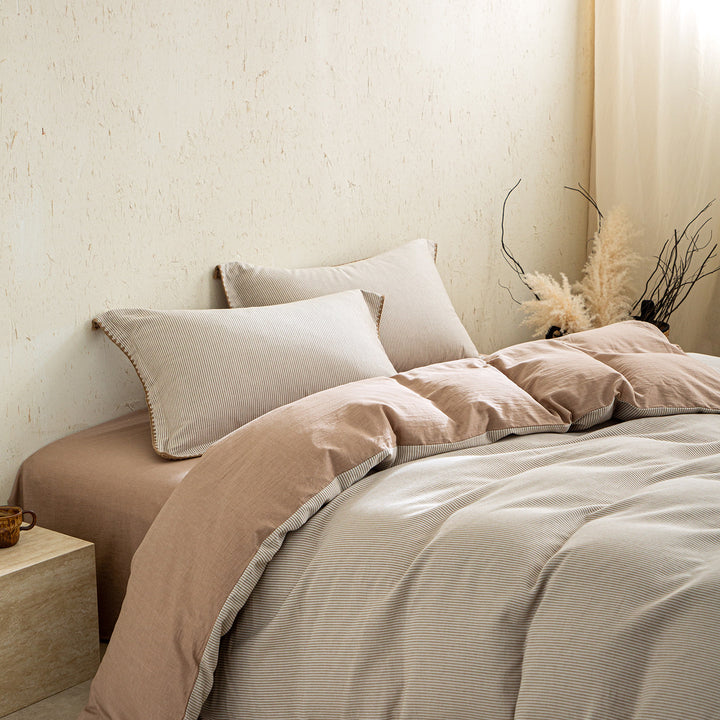 Reversible bedding set made of linen-cotton blend with fine pinstripes