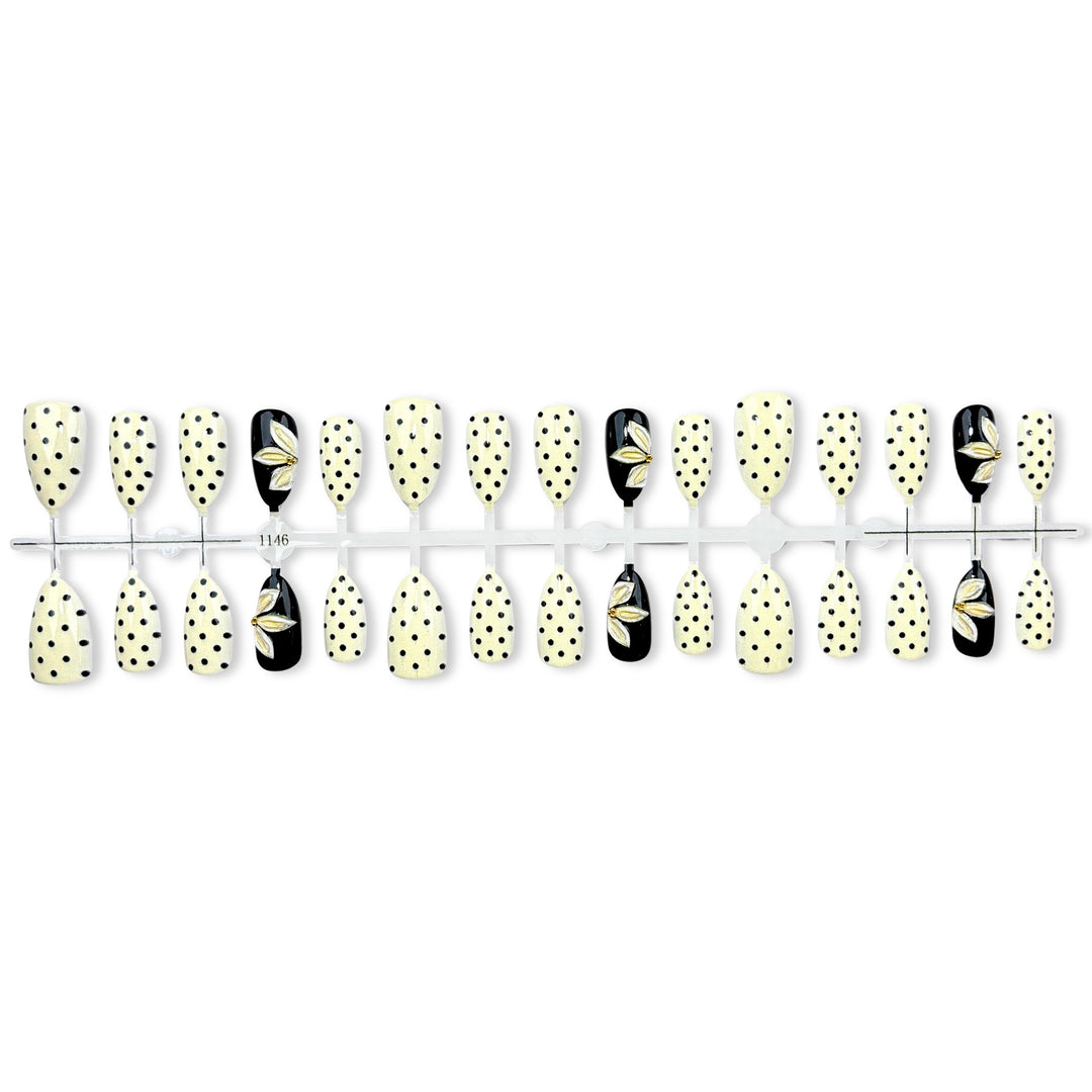 Decorative Press-On Nail Set with Elegant Floral Accents