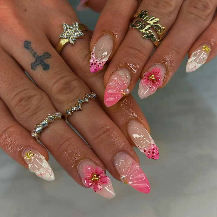Artistic Floral-Designed Press-On Nail Art Stornfield