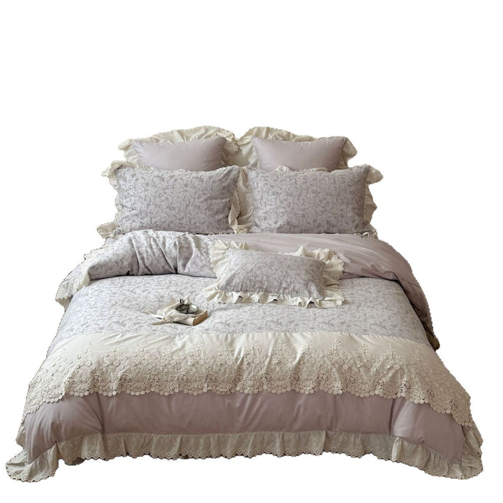 Romantic cotton satin bedding set with lace frill, floral jacquard and ruffled edge