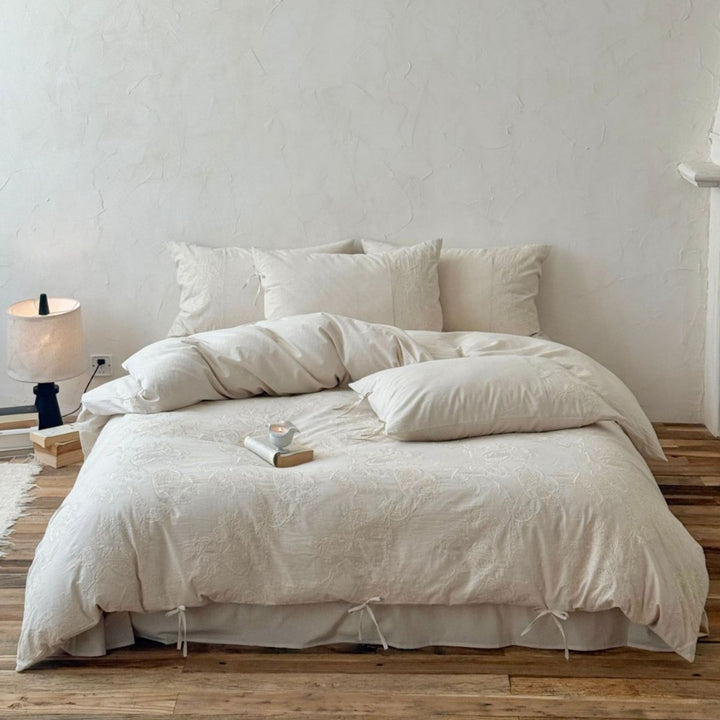 Luxurious cotton bedding set with embroidered paisley design and ties