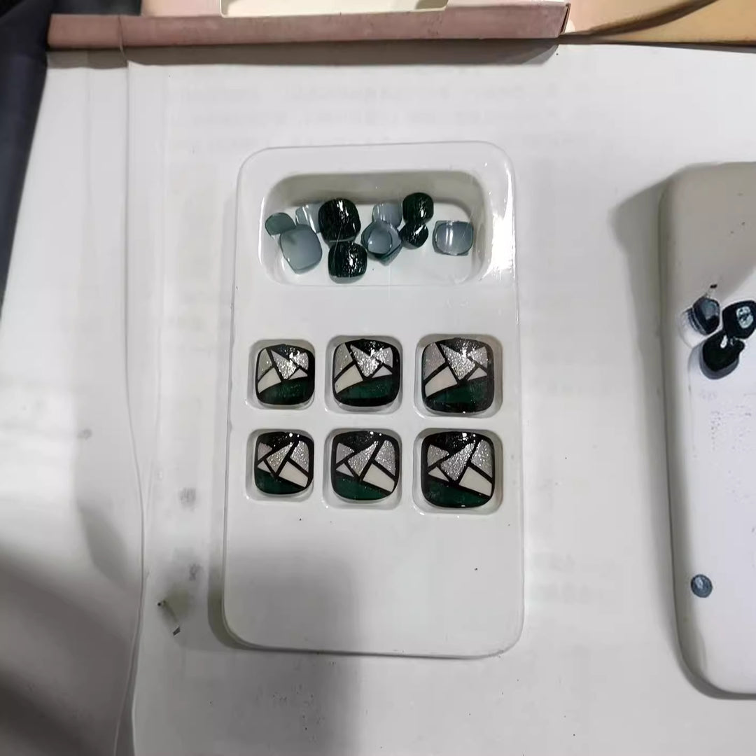Geometric Design Press-On Nail Set Stornfield